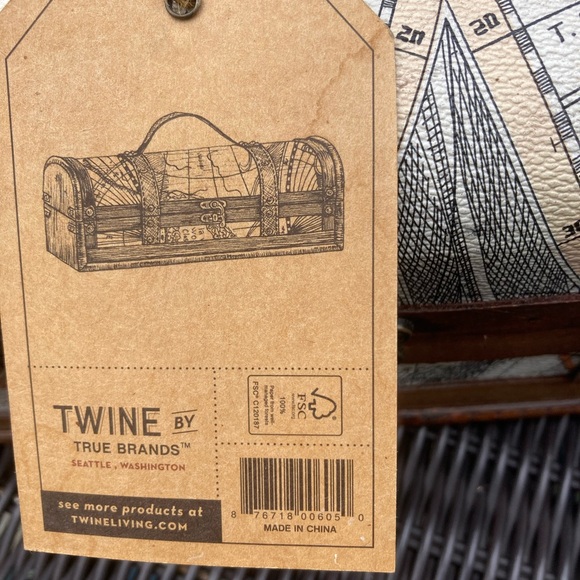 Twine new old world wine bottle gift box - Picture 3 of 14